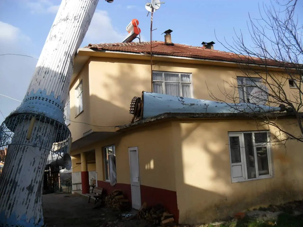 Haber: Şiddetli Fırtına Hendek’te de Minare Devirdi,Ağaçları Söktü - Galeri-3