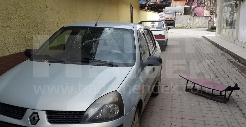 Haber: Şiddetli Fırtına Hendek’te de Minare Devirdi,Ağaçları Söktü - Galeri-2