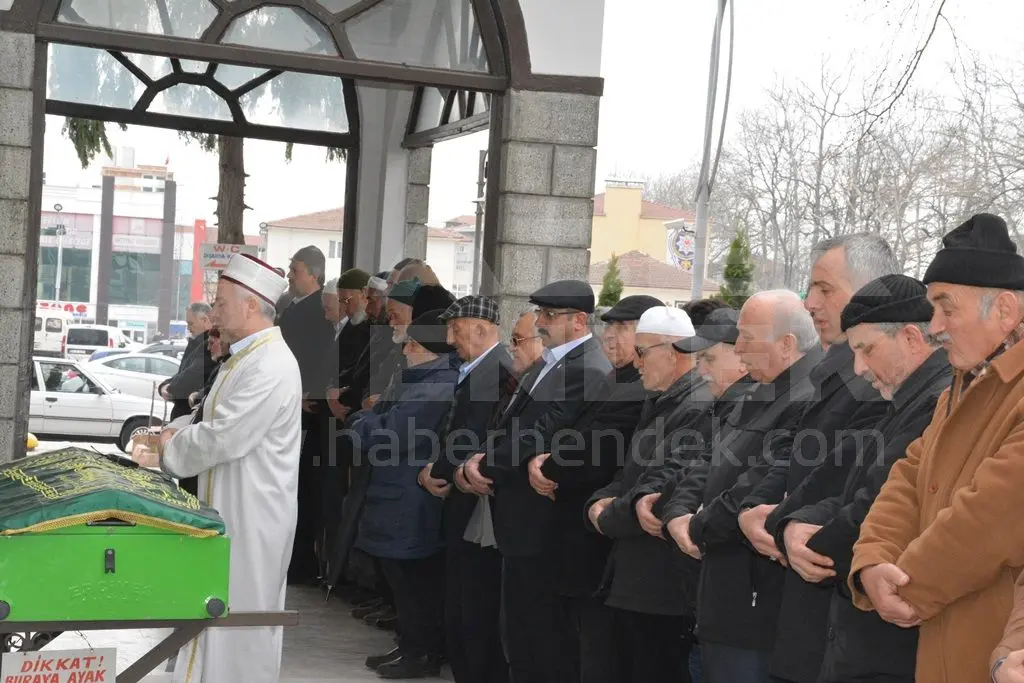 Haber: Babaoğlu’nun Dayısı Orhan Temiz Dualarla Son Yolculuğuna Uğurlandı - Galeri-1
