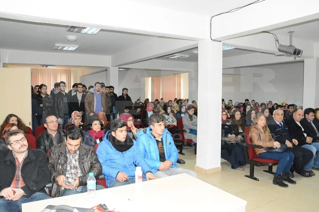 Haber: Eğitim Fakültesi Öğrenci Konseyi Çakıroğlu için Kuran Okutarak Dua Etti - Galeri-3