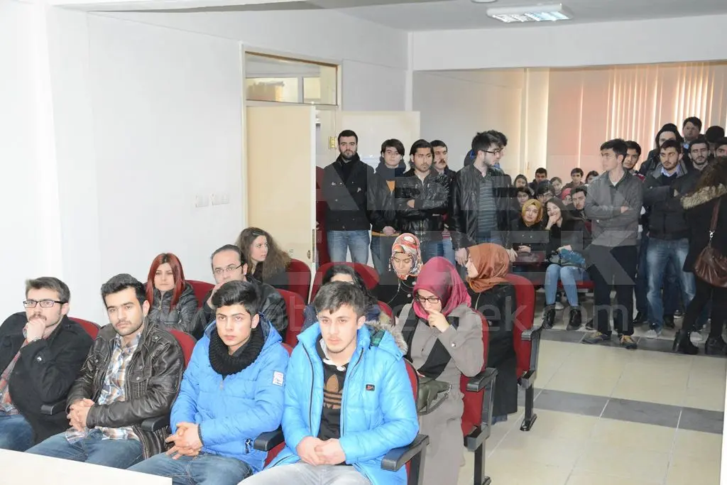 Haber: Eğitim Fakültesi Öğrenci Konseyi Çakıroğlu için Kuran Okutarak Dua Etti - Galeri-4