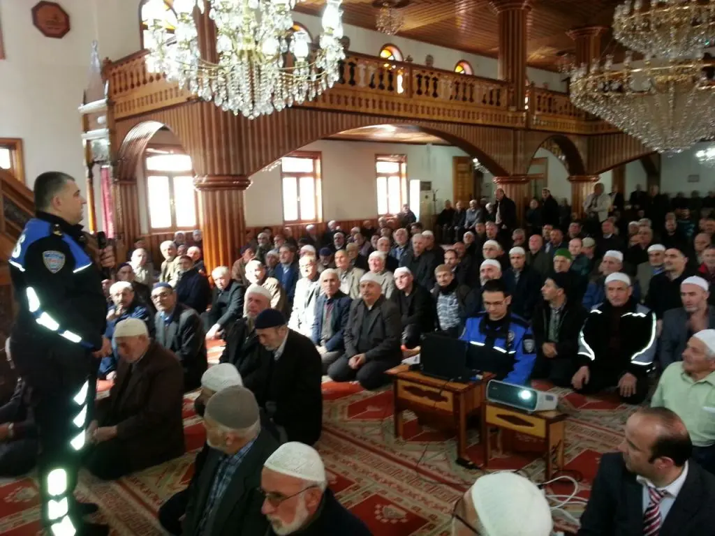 Haber: Emniyet Camide Uyuşturucu Semineri Verdi - Öne Çıkan