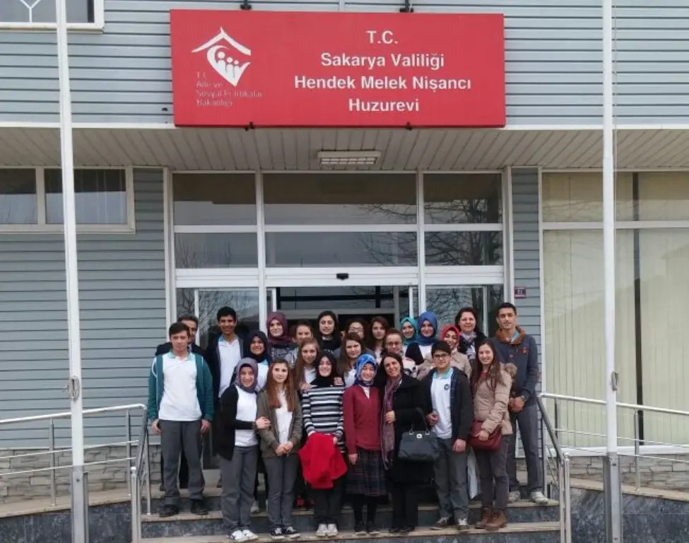 Haber: Akşemsettin Lisesi Öğrencileri Huzur Evini Ziyaret etti - Öne Çıkan