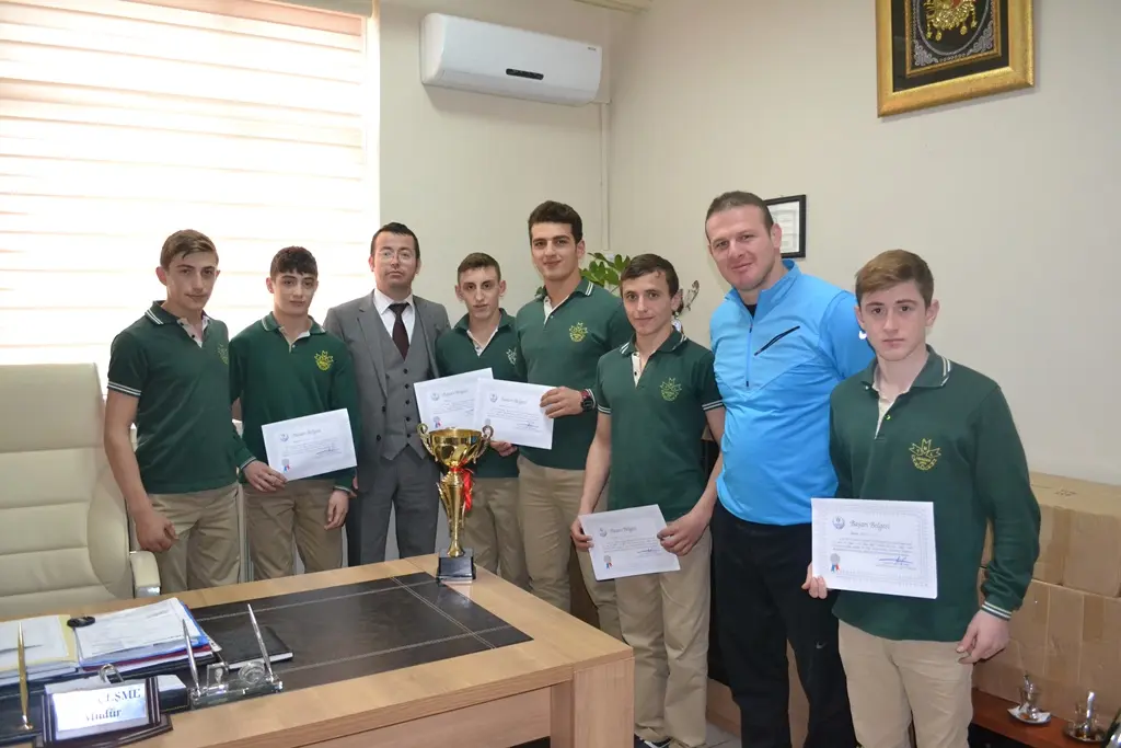 Haber: Osmangazi  Meslek Lisesi  Güreş Takımı Şaşırtmadı… - Öne Çıkan