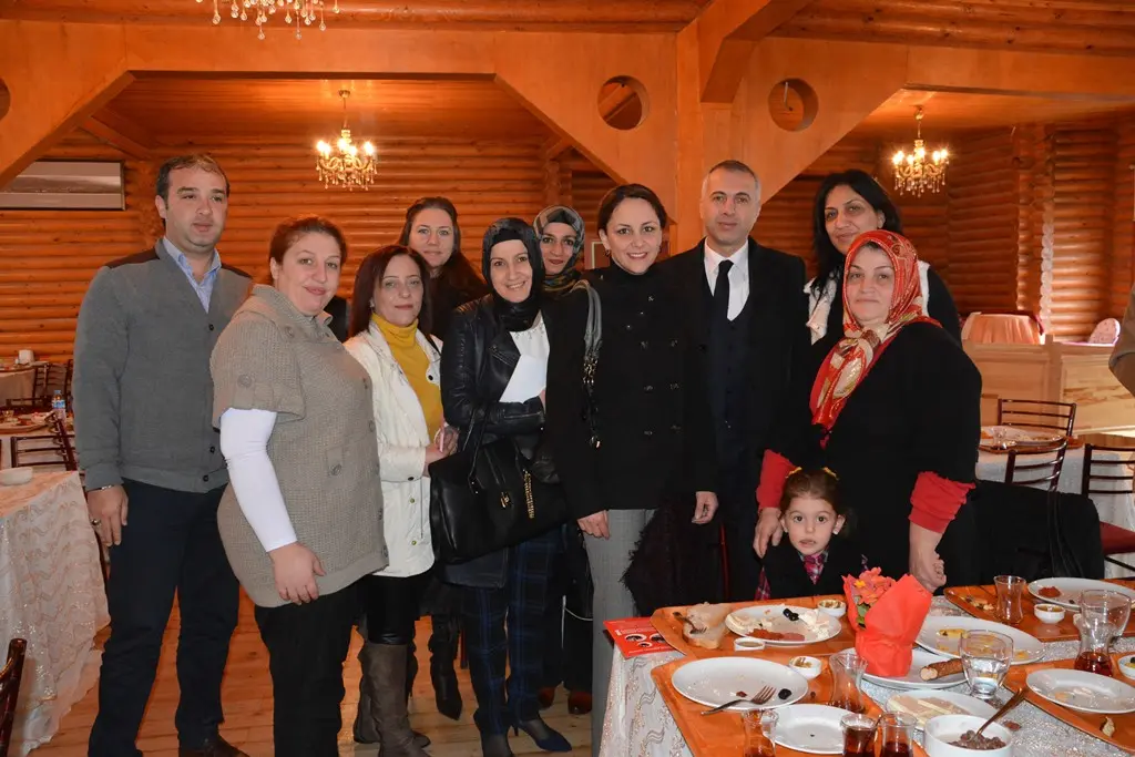 Haber: MHP İlçe Başkanı ve  Kadın Kolları Çiçek Dağıttı - Galeri-1