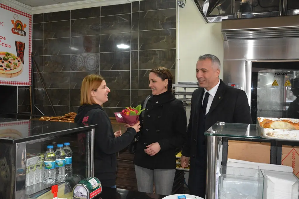 Haber: MHP İlçe Başkanı ve  Kadın Kolları Çiçek Dağıttı - Galeri-6