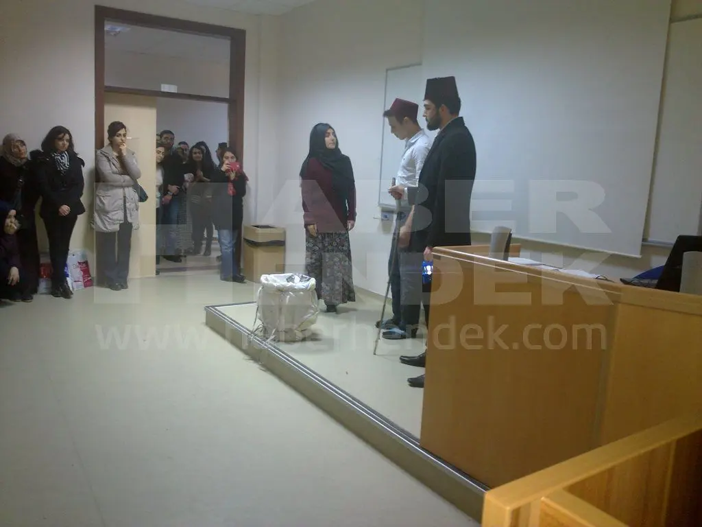Haber: Eğitim Fakültesi Öğrencileri istiklal marşı ve Mehmet Akif Ersoy’u andı. - Galeri-1