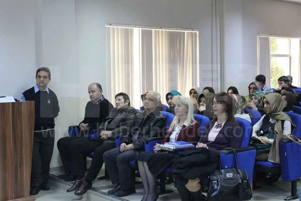 Haber: Eğitim Fakültesi Öğrencileri istiklal marşı ve Mehmet Akif Ersoy’u andı. - Galeri-2