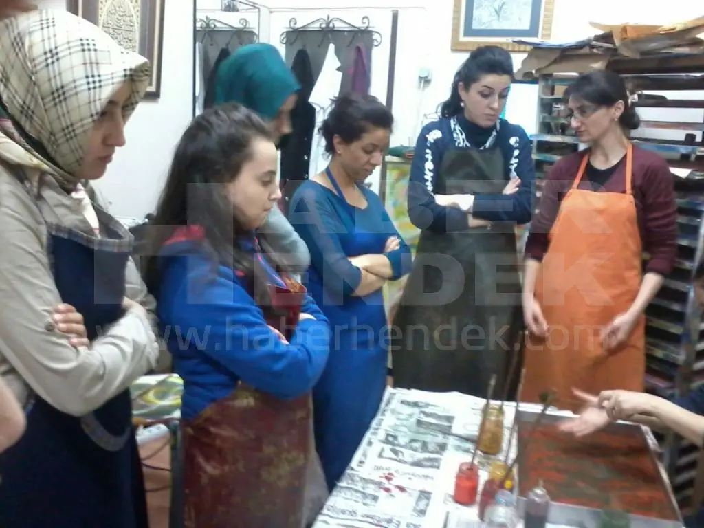 Haber: Bayan Öğretmenler Ebru Teknesinin Başında - Galeri-3