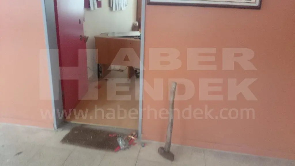 Haber: Aşağı Çalıca İlköğretim Okulu Hırsızların Mekanı Oldu - Galeri-2