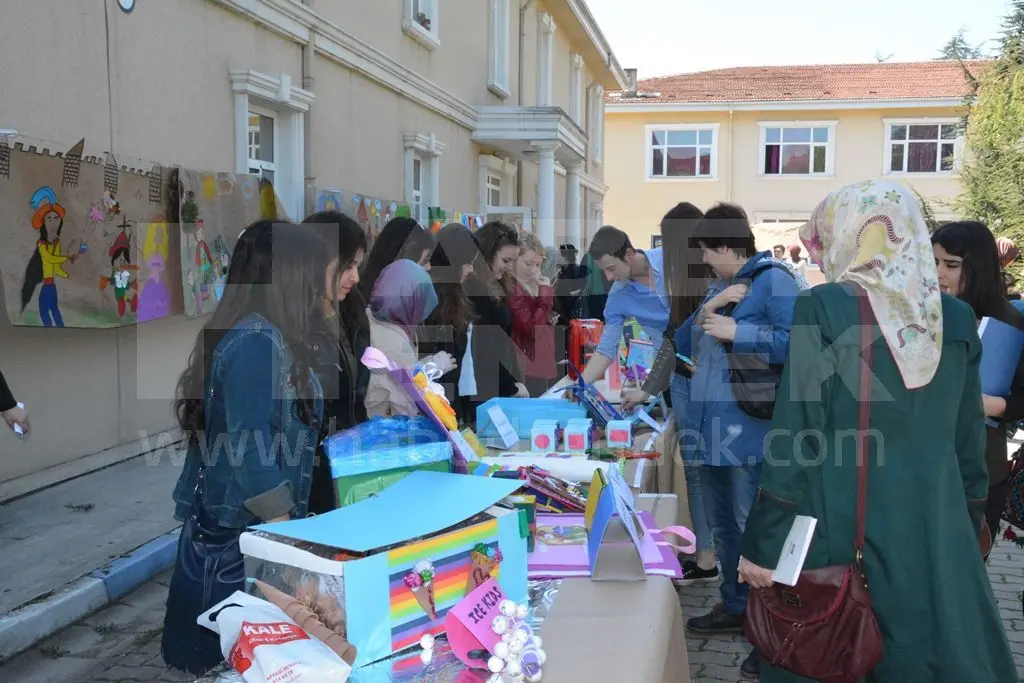 Haber: Eğitim Fakültesi Öğrencilerinin Hazırladığı “Eğitici Oyuncak Sergisi” büyük beğeni topladı - Galeri-5