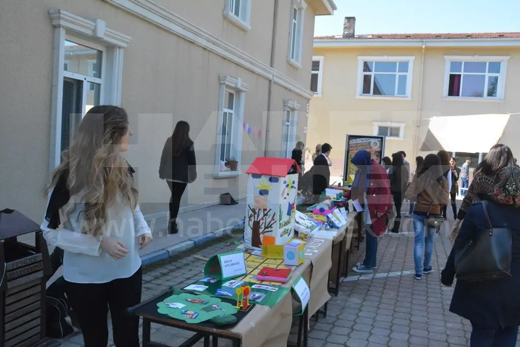 Haber: Eğitim Fakültesi Öğrencilerinin Hazırladığı “Eğitici Oyuncak Sergisi” büyük beğeni topladı - Galeri-3