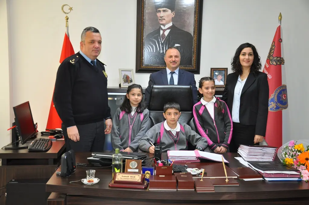 Haber: EMNİYET MÜDÜRÜ KOLTUĞUNU DEVRETTİ - Galeri-1