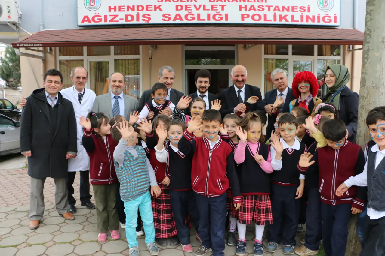 Haber: ÇOCUKLAR 23 NİSAN’DA DİŞ FIRÇALADI - Öne Çıkan