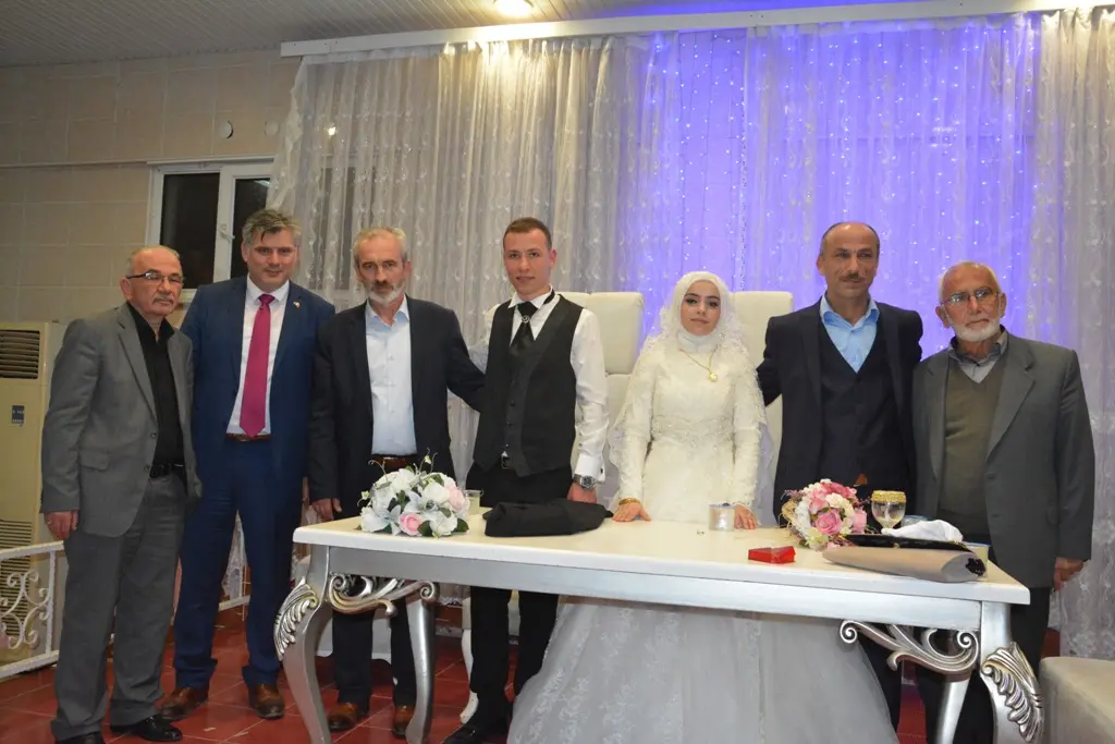 Haber: Açba,Genç Çiftin Nişan Yüzüklerini Taktı - Galeri-1