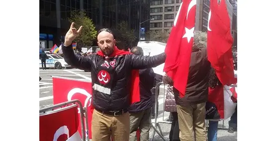 Haber: Türk’leri protesto eden binlere karşı tek başına  tepki koydu - Öne Çıkan