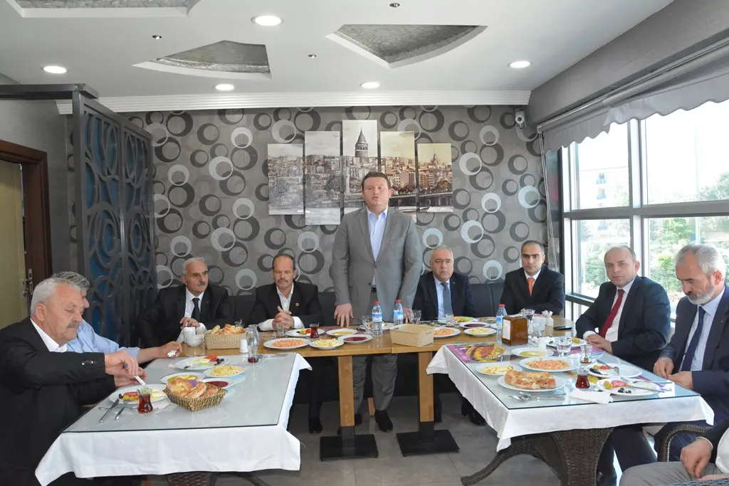 Haber: HENDEK'Lİ MUHTARLAR MHP İLE BULUŞTU - Galeri-1