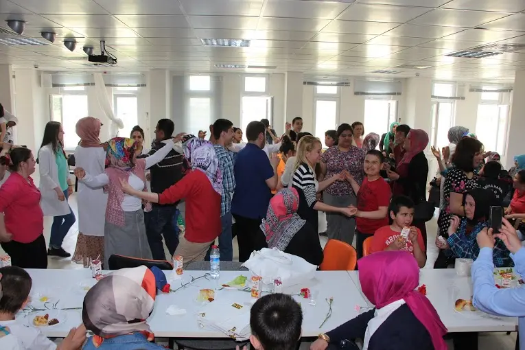 Haber: OTİZM ANNELERİNE ANNELER GÜNÜ KUTLAMASI - Öne Çıkan