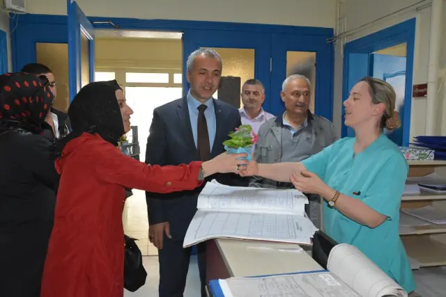 MHP Hendek Hemşirelerin gününü kutladı