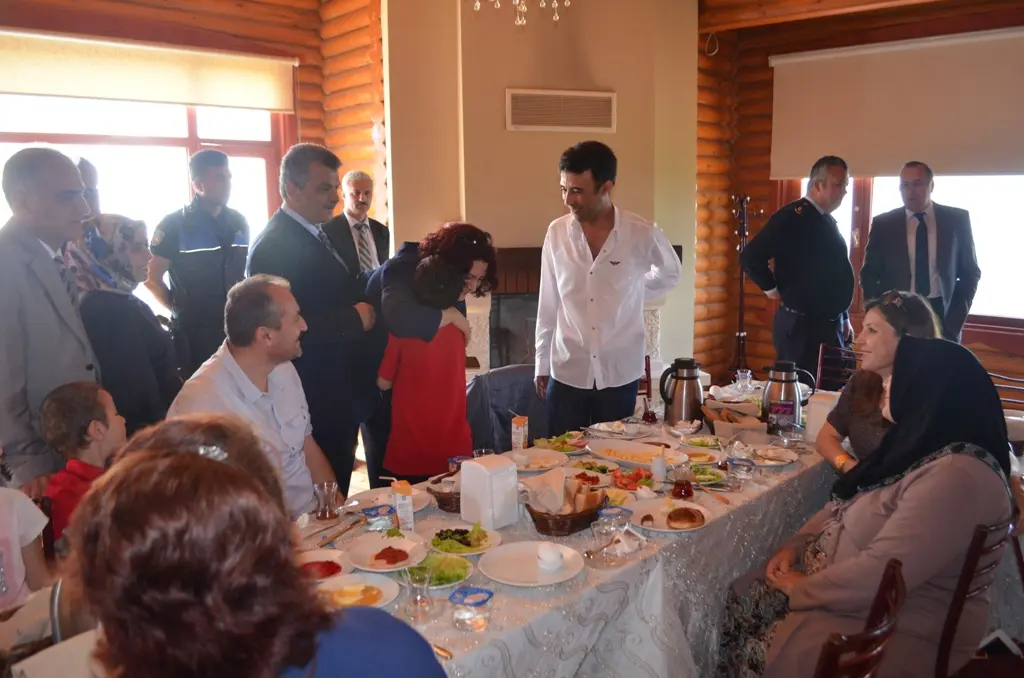 Haber: EMNİYETTEN ENGELLİ ÇOCUKLAR VE AİLELERİNE MORAL GEZİSİ - Galeri-2