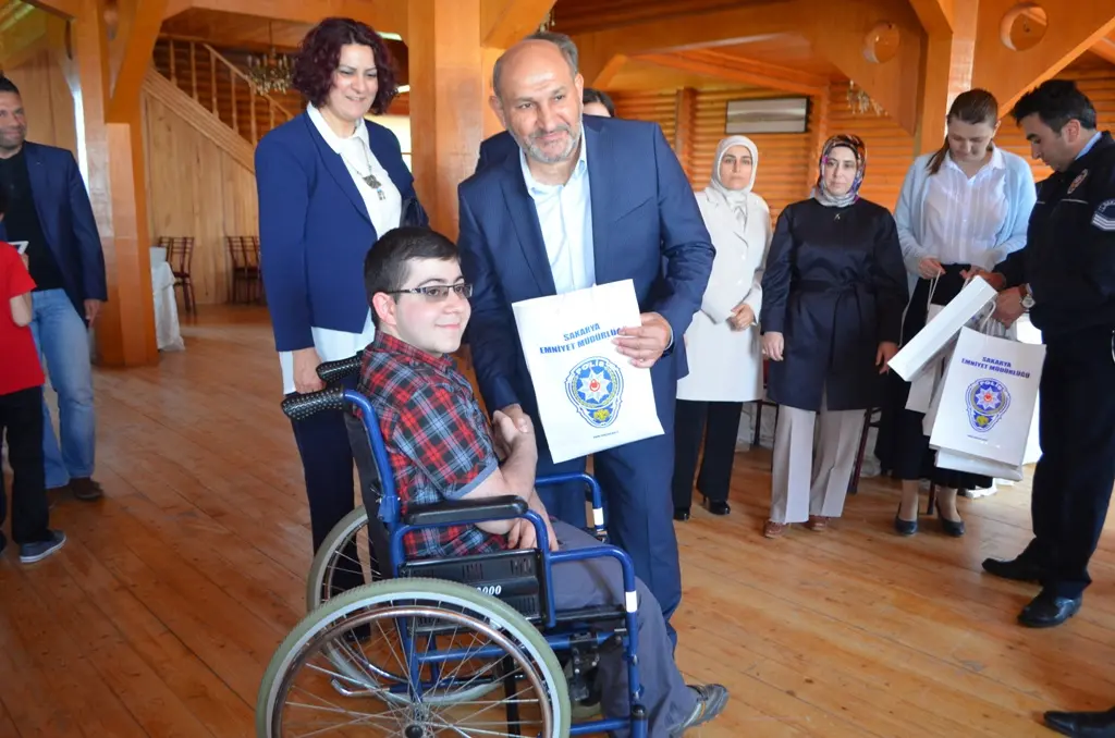 Haber: EMNİYETTEN ENGELLİ ÇOCUKLAR VE AİLELERİNE MORAL GEZİSİ - Galeri-3