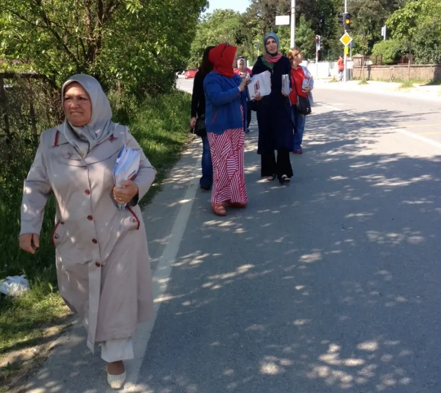 Haber: MHP’Lİ KADINLAR KAPI KAPI DOLAŞIYOR - Galeri-2