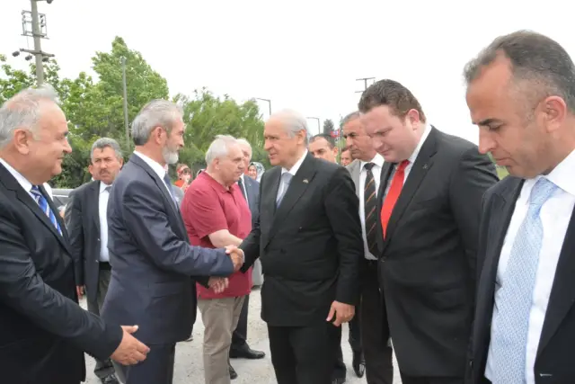 MHP'nin Mitinginde Hendek Farkını gösterdi,MHP’li Zihni Açba'da Mitingin ilgi odağı oldu