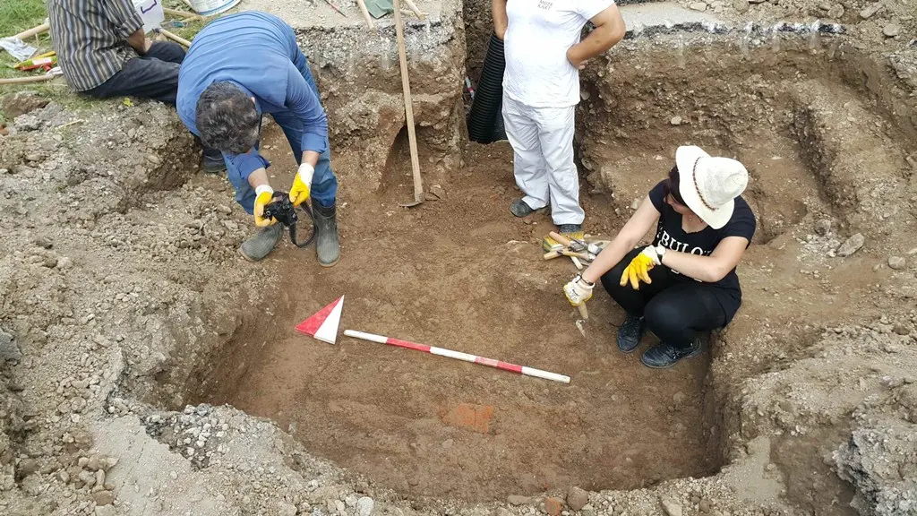 Haber: HENDEK’TE BULUNAN MEZARLAR 2000 YILLIK - Öne Çıkan