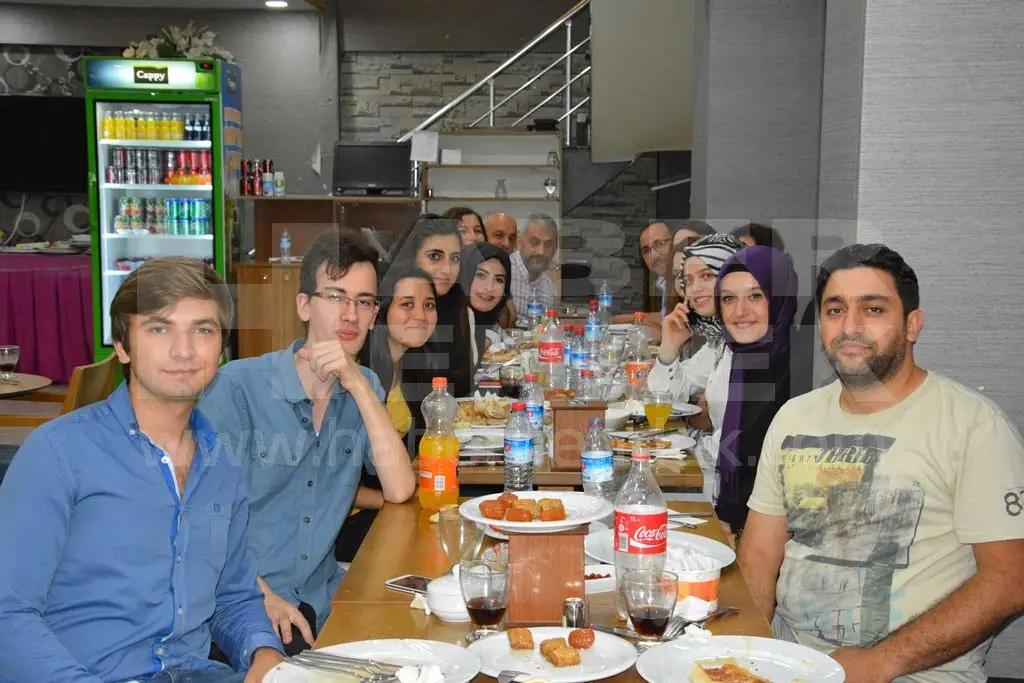 Haber: Mezun Öğrenciler, Öğretmenlerini unutmadı - Öne Çıkan