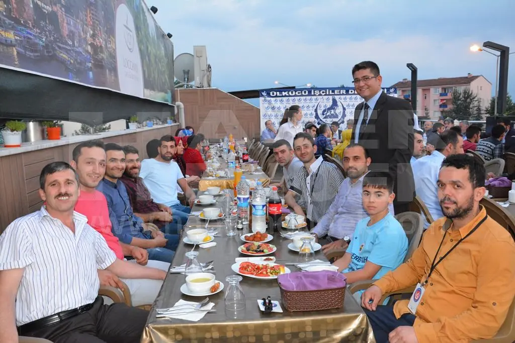 Haber: Hendek Ülkücü İşçiler Derneğinden İftar - Galeri-8