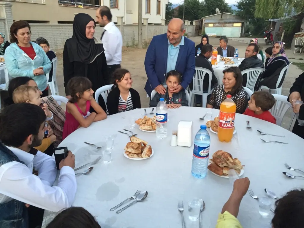 Haber: Hendek’te iftar sofraları - Galeri-1