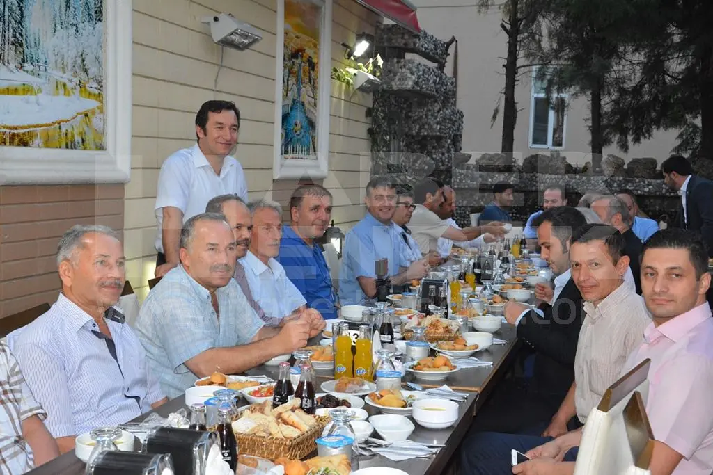 Haber: Ekrem Bedir Geleneksel iftarını verdi. - Galeri-3