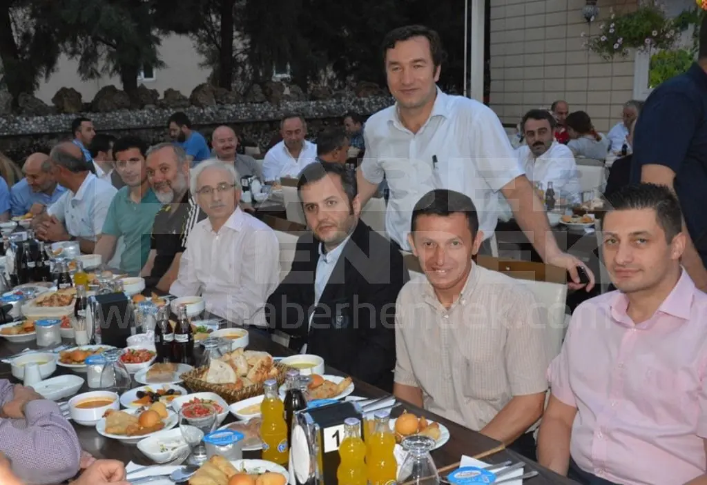 Haber: Ekrem Bedir Geleneksel iftarını verdi. - Galeri-4