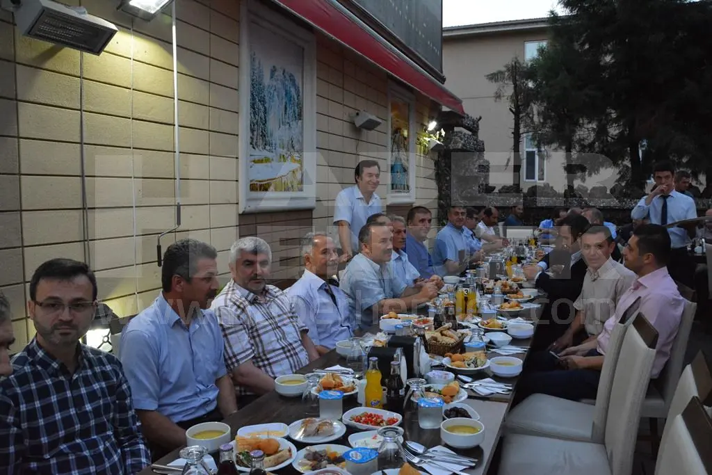 Haber: Ekrem Bedir Geleneksel iftarını verdi. - Galeri-2