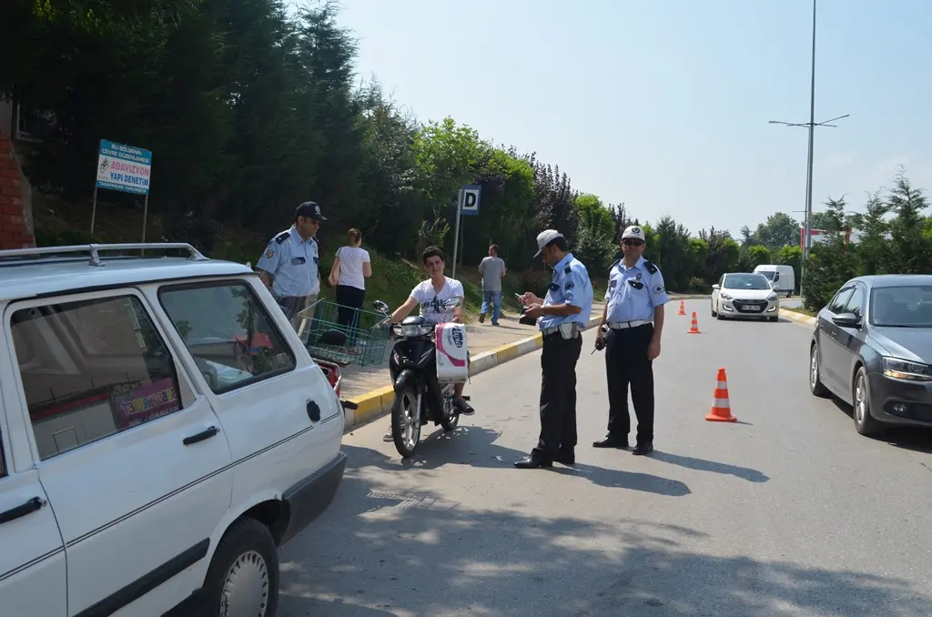 Haber: Trafik Ekipleri Bu Kez Ceza Değil Baklava Dağıttı - Galeri-2