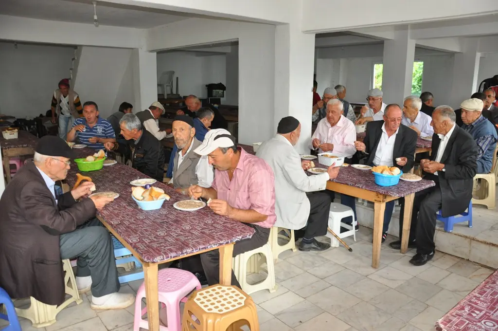 Haber: Bir asrı aşan bayram geleneğini sürdürüyorlar - Galeri-2