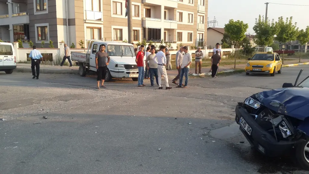 Haber: Kaza Sonrası Maddi Hasar Meydana Geldi - Öne Çıkan