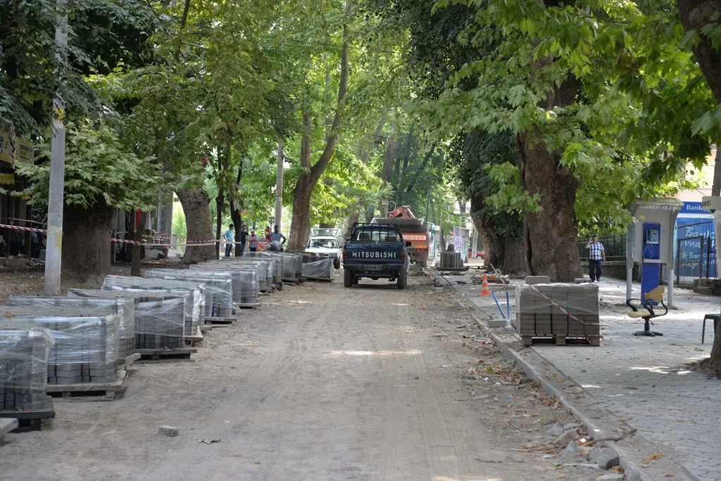Haber: Üniversite Caddesinde Çalışmalara Devam - Öne Çıkan