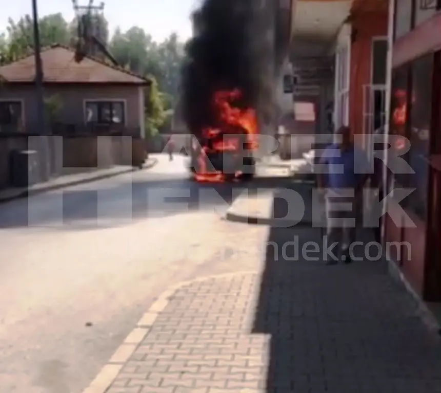 Haber: Minibüs seyir halindeyken yandı - Galeri-1
