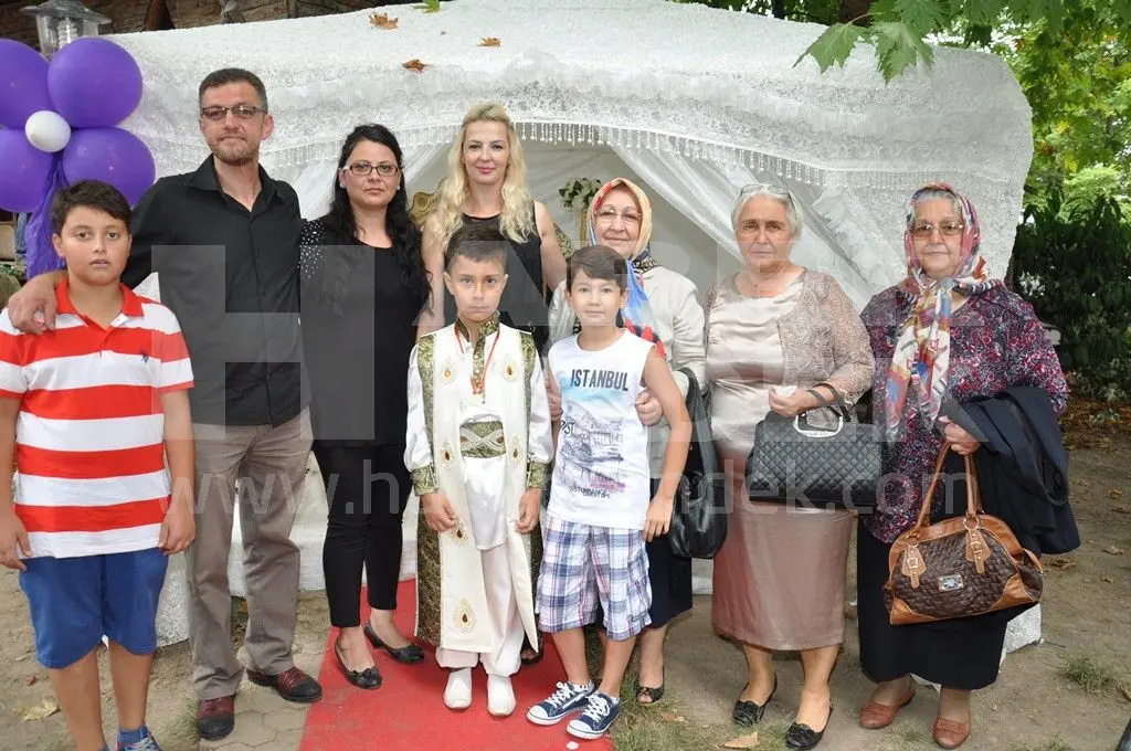 Haber: Enis Delikanlılığa adım attı - Galeri-3