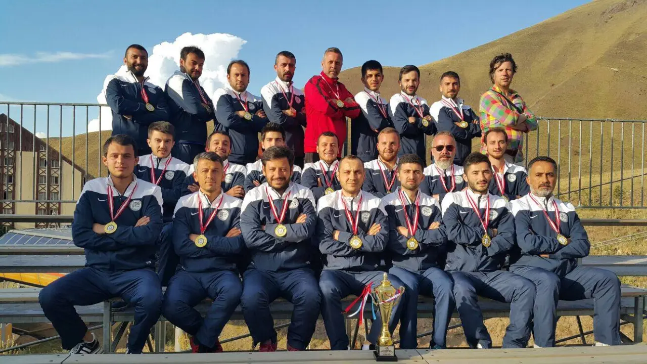 Haber: Sakarya Barosu üçüncülük Kupasını aldı - Galeri-1