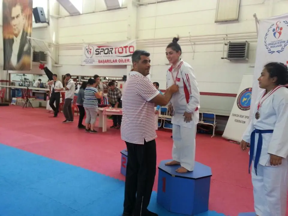 Haber: Hendek Belediyesi Karate Takımı Engel Tanımıyor - Galeri-1