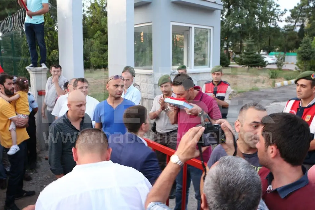 Haber: BİNLERCE KİŞİ ŞEHİTLERE SAYGI, TERÖRE LANET YÜRÜYÜŞÜNE KATILDI - Galeri-7
