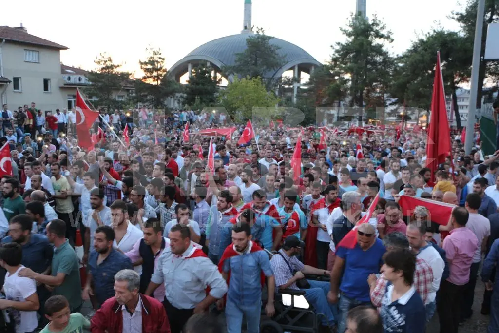 Haber: BİNLERCE KİŞİ ŞEHİTLERE SAYGI, TERÖRE LANET YÜRÜYÜŞÜNE KATILDI - Galeri-8