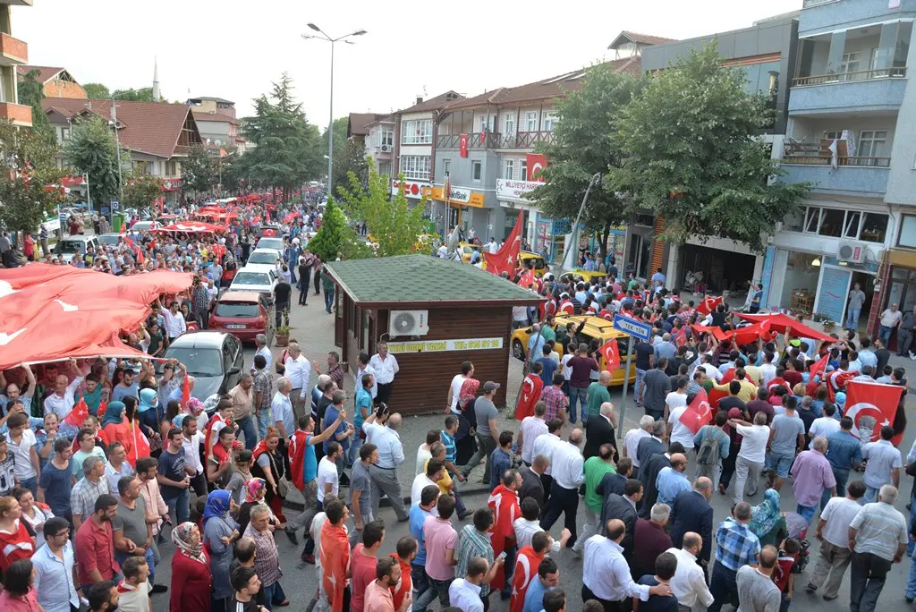 Haber: BİNLERCE KİŞİ ŞEHİTLERE SAYGI, TERÖRE LANET YÜRÜYÜŞÜNE KATILDI - Galeri-2