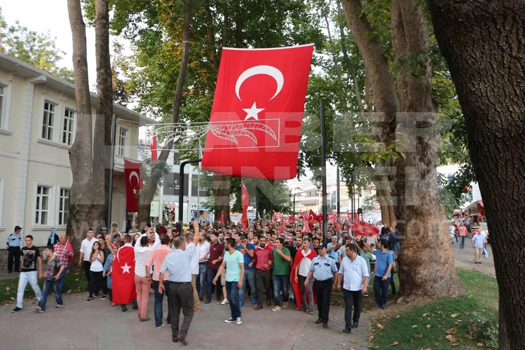 Haber: BİNLERCE KİŞİ ŞEHİTLERE SAYGI, TERÖRE LANET YÜRÜYÜŞÜNE KATILDI - Galeri-5