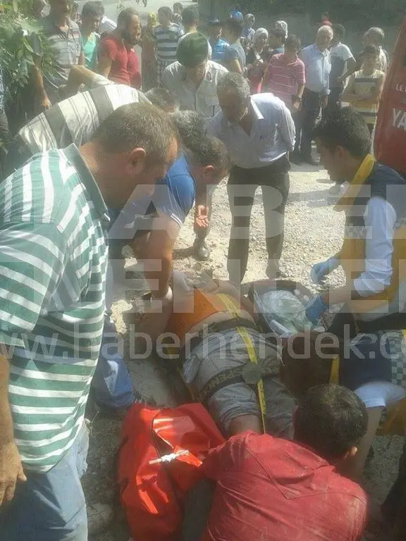 Haber: Devrilen Traktörün altında kaldı - Galeri-2