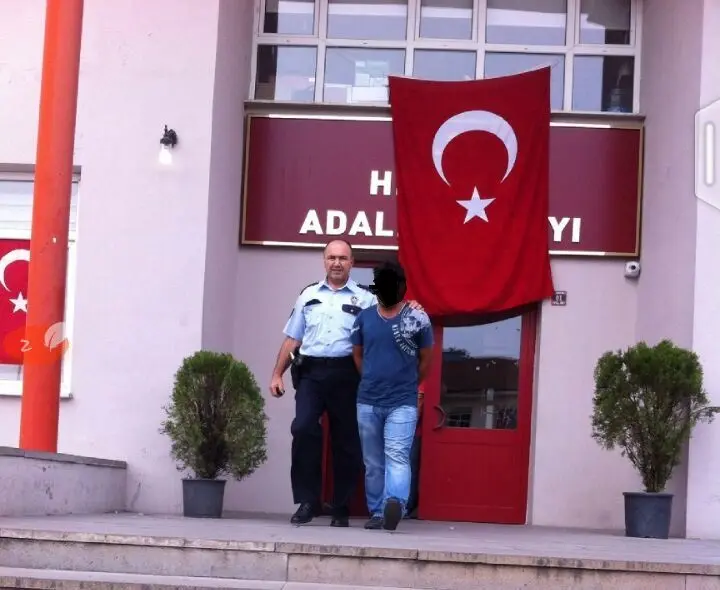 Haber: Kendisini Savcı Olarak Tanıtan Dolandırıcı Suç Üstü Enselendi - Öne Çıkan