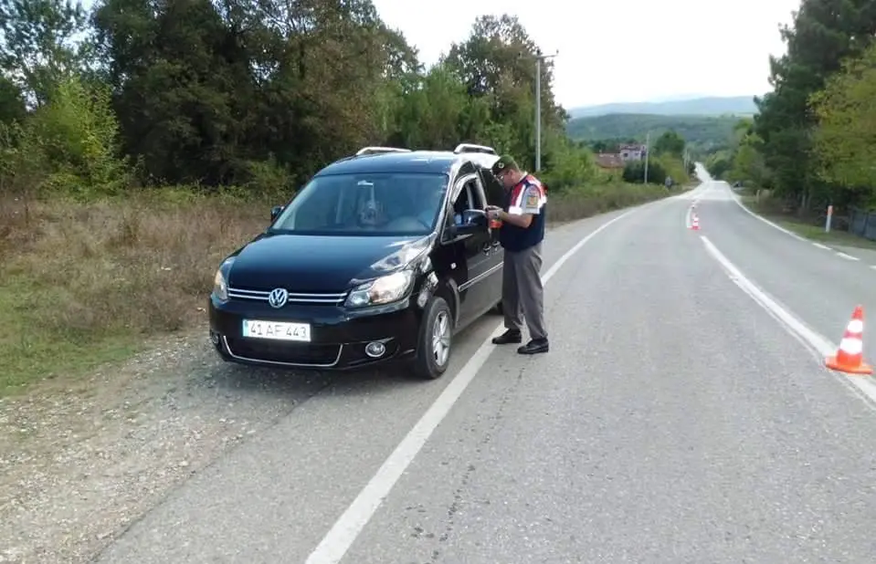 Haber: Jandarma Trafik Timleri Sürücülere Şeker İkram Etti - Galeri-1