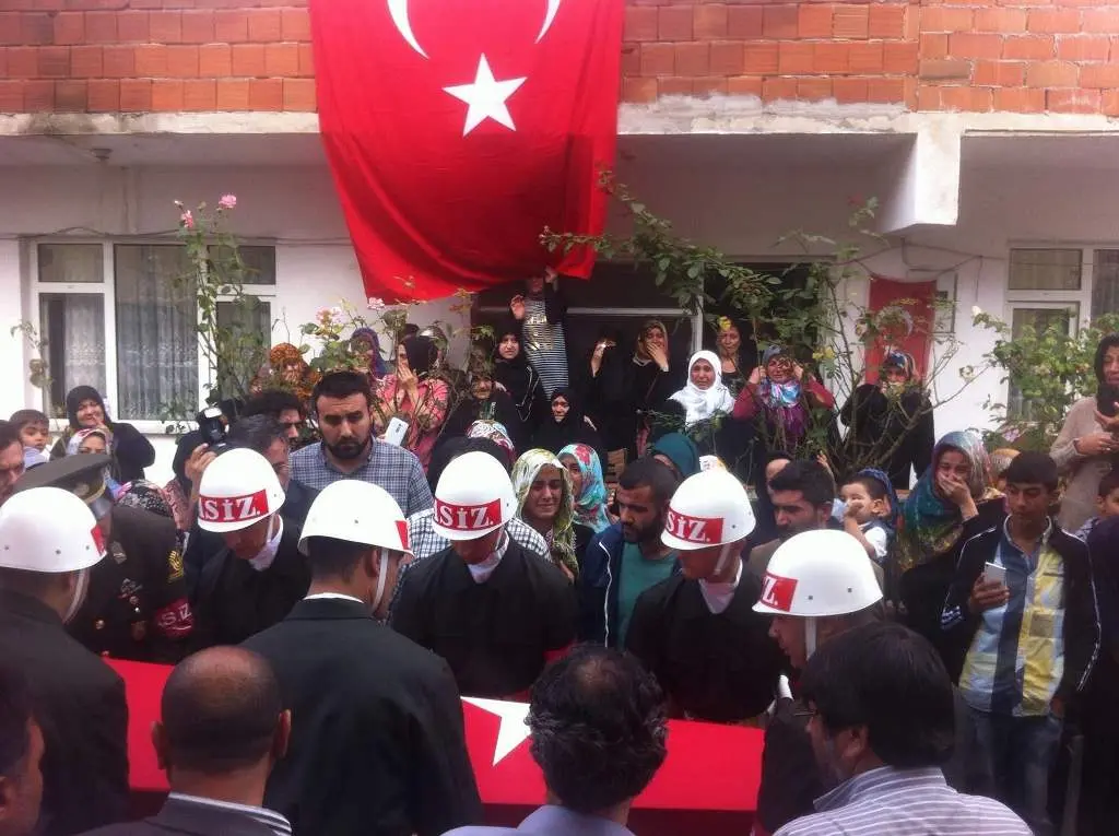 Haber: Sakarya şehidini gözyaşlarıyla uğurladı - Öne Çıkan